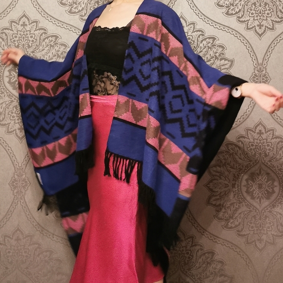 NWOT made in turkey poncho cape wrap shawl - Picture 2 of 8
